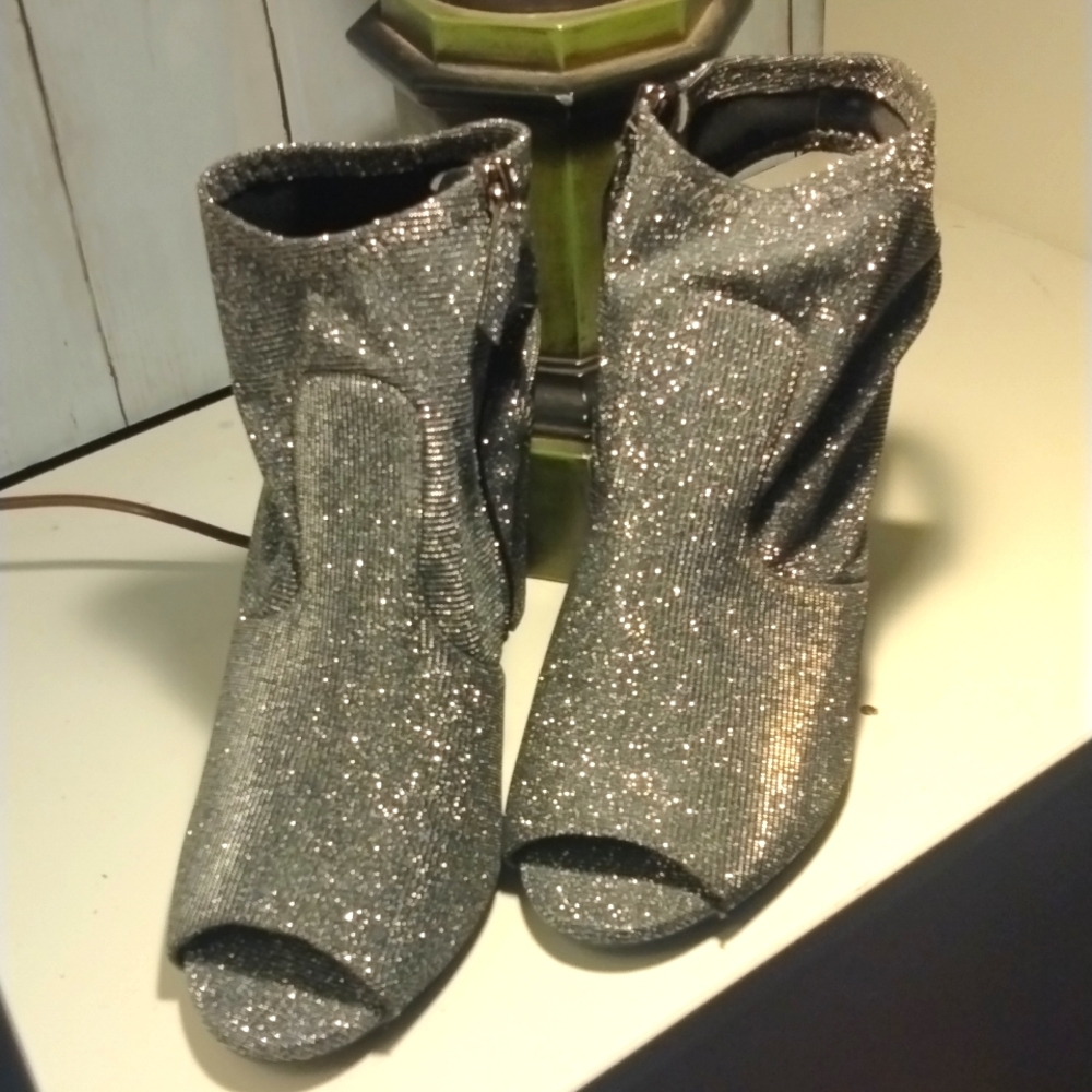 Heels - Picture 2 of 10